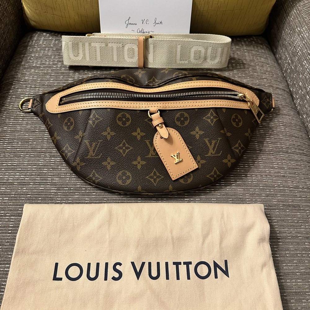 Louis Vuitton Monogram Crossbody Bag in Brown and Cream - Picture 9 of 11